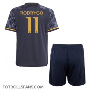 Real Madrid Rodrygo Goes #11 Replika Bortatröja Barn 2023-24 Kortärmad (+ Korta byxor)